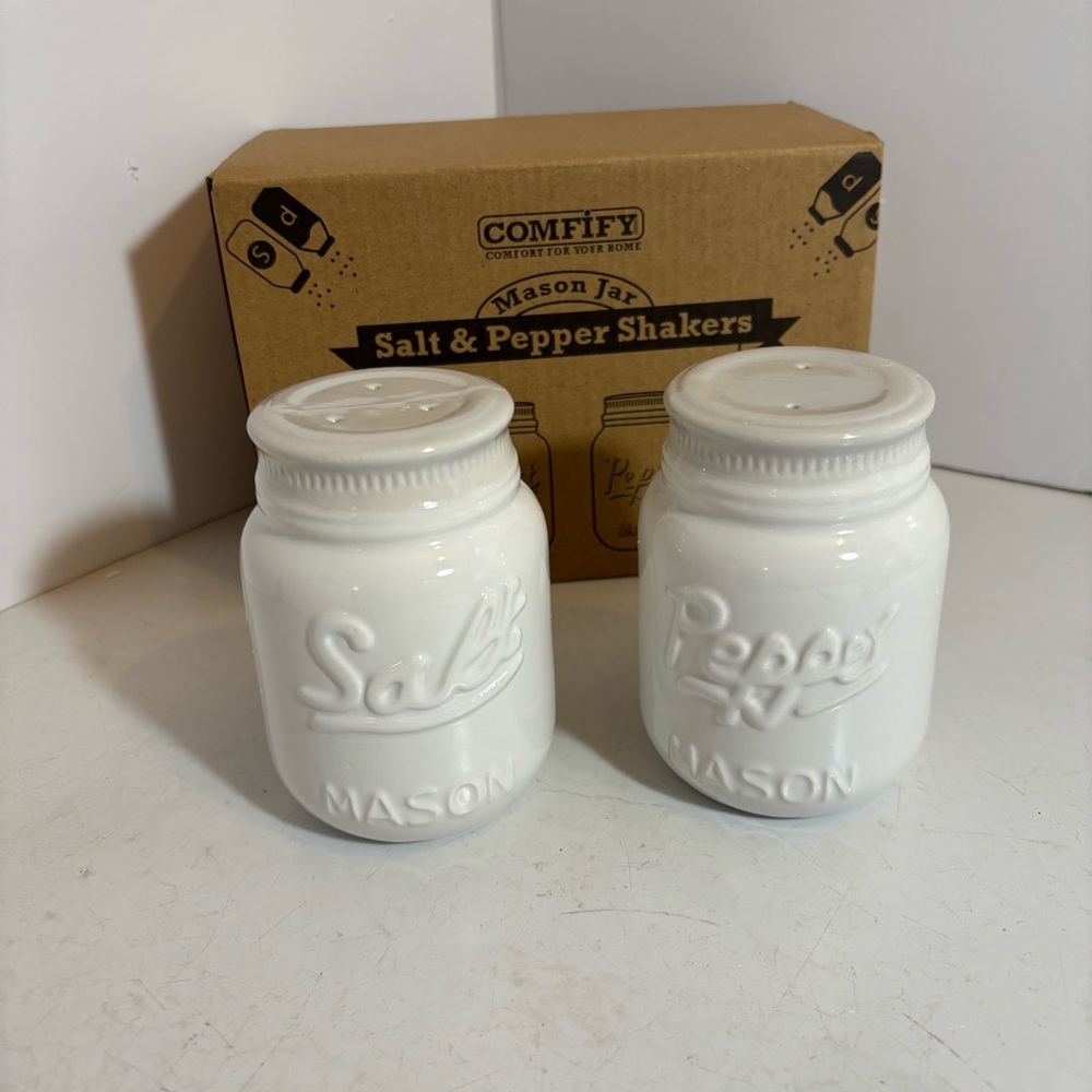 🛍️3/$30 BNWOT Comfify mason jar salt and pepper ceramic shakers